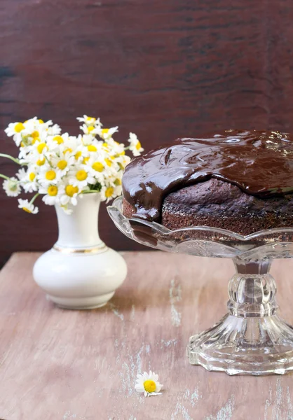 チョコレート艶出しとズッキーニのチョコレート ケーキ — ストック写真