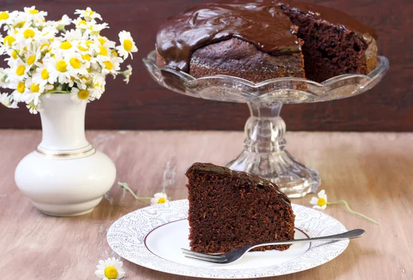 Zucchini chocolate cake with chocolate glaze — Stock Photo, Image