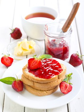 ev yapımı çilek reçeli