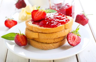 ev yapımı çilek reçeli 