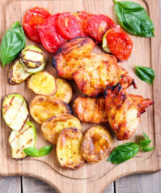 Izgara tavuk göğsü. 