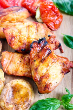 Izgara tavuk göğsü. 