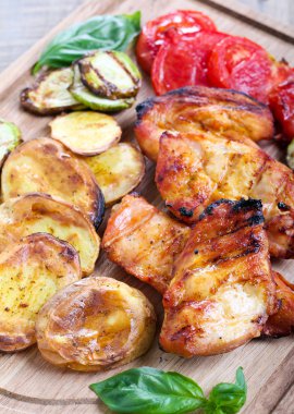 Izgara tavuk göğsü. 