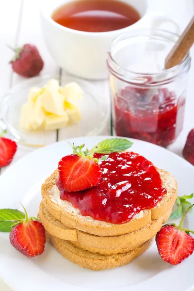 Zelfgemaakte aardbeienjam — Stockfoto