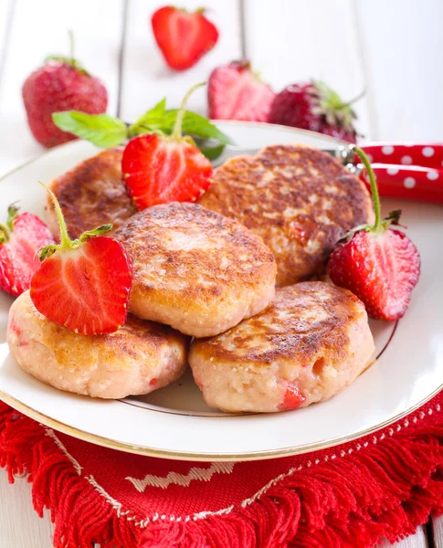 Berry fried cakes — Stock Photo, Image