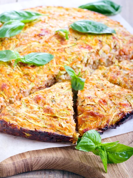 Zucchini och morot frittata — Stockfoto