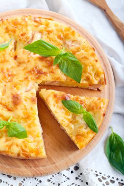 Jambonlu ve peynirli börek,