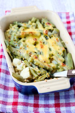 fırında karnabahar ve yeşil fasulye