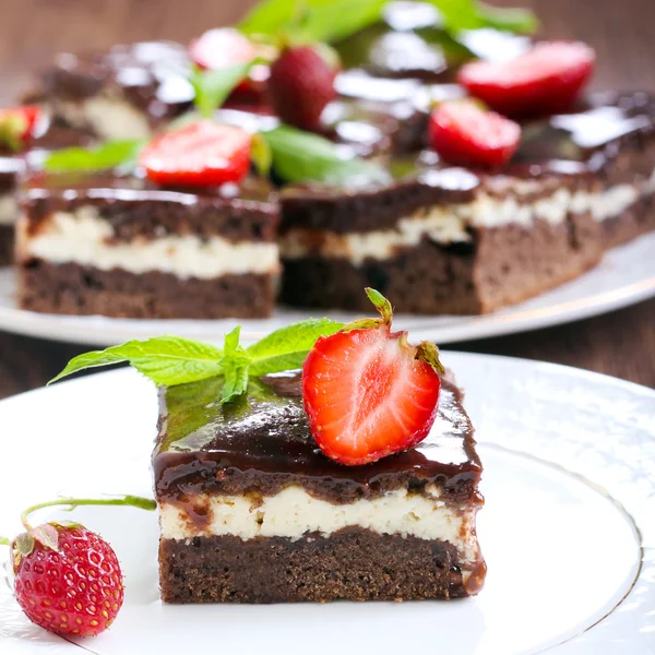 Chocolate Fudge Brownies mit Weichkäsefüllung — Stockfoto