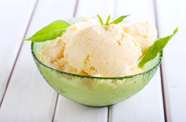 Домашнее фруктовое мороженое — стоковое фото