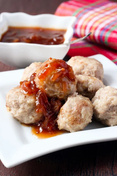 Albóndigas y chutney de ciruela — Foto de Stock