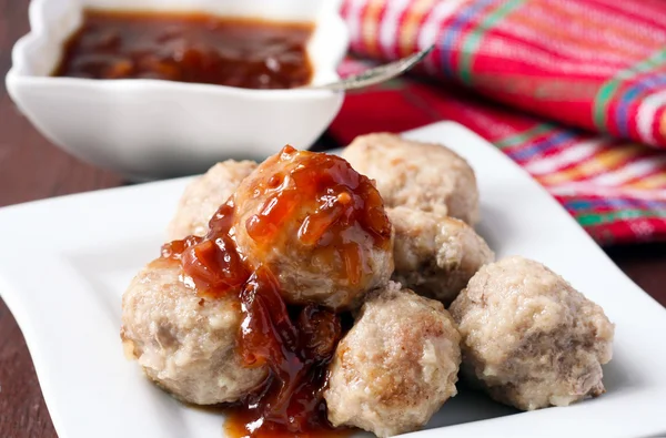 Albóndigas y chutney de ciruela — Foto de Stock