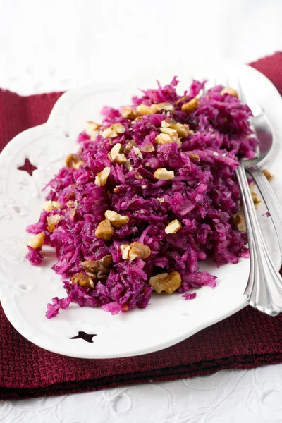Red cabbage and apple salad — Stock Photo, Image