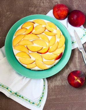 yoğurt köpük şeftalili pasta 