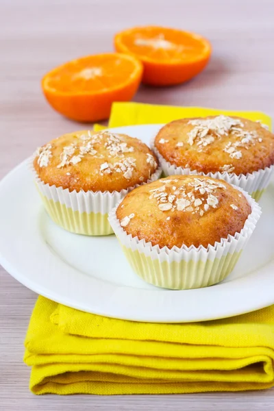 Muffiny pomarańczowe i owies — Zdjęcie stockowe