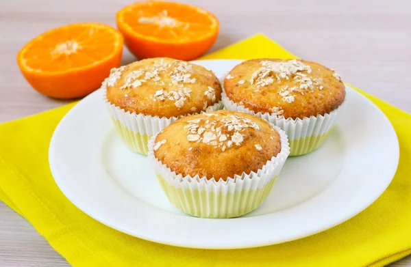 Muffins de naranja y avena — Foto de Stock