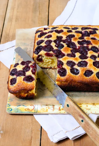 Pastel de harina de maíz de cereza — Foto de Stock