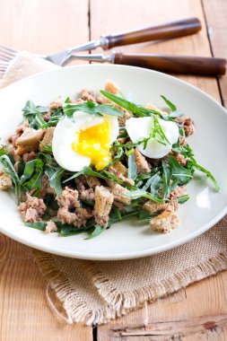 ton balığı ve roket salata