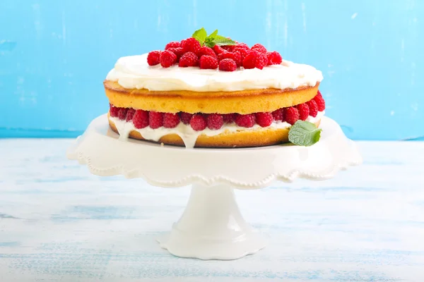 Lemon cake with raspberry — Stock Photo, Image