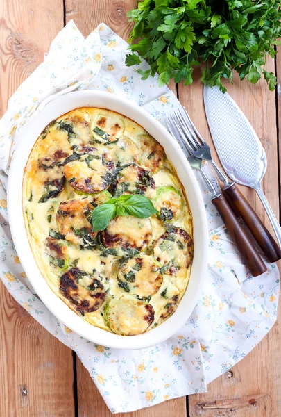 Zucchini och örten gratäng — Stockfoto