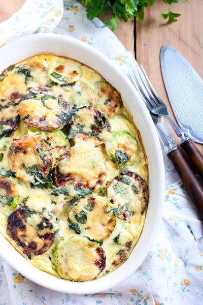 Courgette and herb gratin — Stock Photo, Image