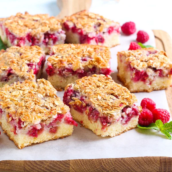 Raspberry crumble cake — Stock Photo, Image