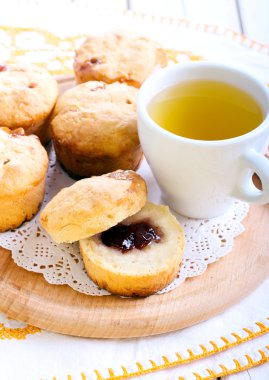 reçel dolum ile bademli kek