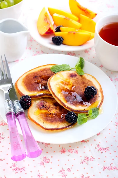 Berry pancakes — Stock Photo, Image