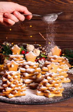 Zencefilli Noel ağacı kurabiyesi ve şekerli