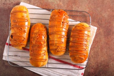 Karamelli, çikolatalı, meyveli ve fındıklı.