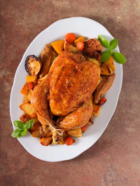 Pollo Entero Horno Con Verduras — Foto de Stock