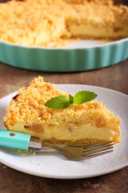 Peynirli kekle armut ezme.