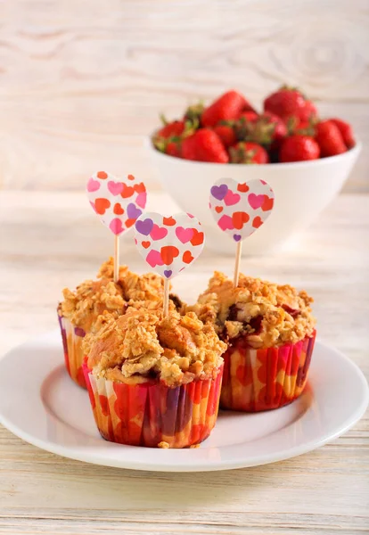 Valentine Day Treat Strawberry White Chocolate Crumble Muffins — Stock Photo, Image