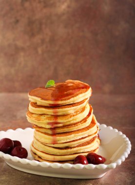 Yumuşak, yumuşacık krep yığını.