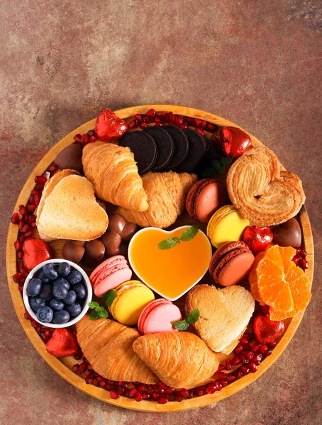 Anneler Günü tatlı brunch tahtası, şarküteri tahtası