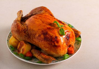 Fırında kızarmış tavuk.