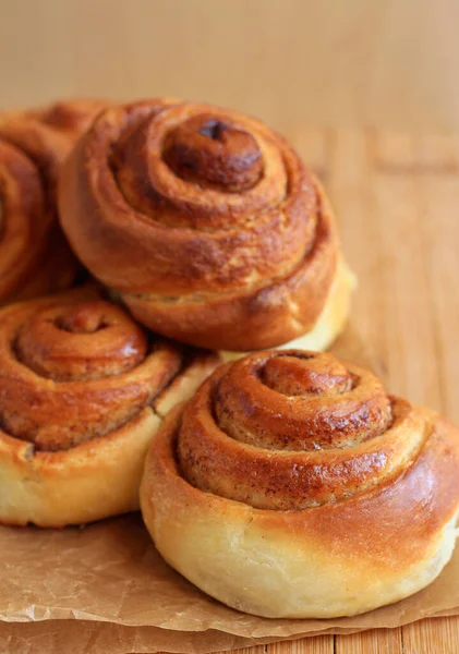 Kanelbullar Ombord Selektivt Fokus — Stockfoto