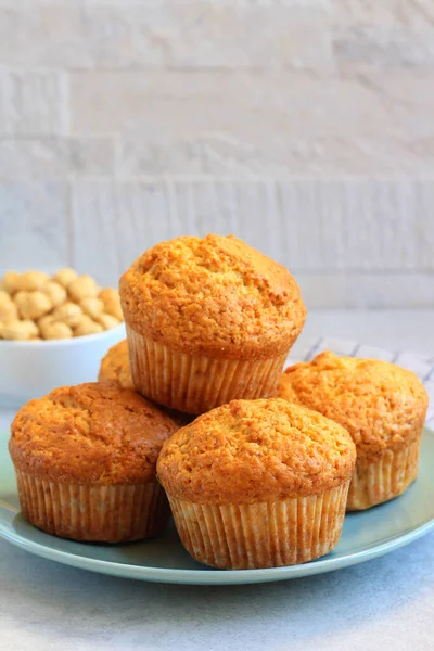 Hasselnötssöta Muffins Tallriken — Stockfoto