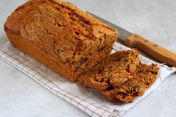 Gâteau Aux Dattes Noix Tranché — Photo