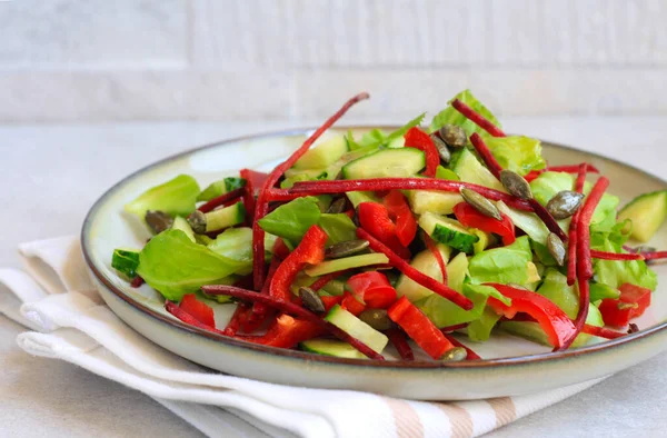 Ensalada Verduras Frescas Con Remolacha Semillas Calabaza — Foto de Stock