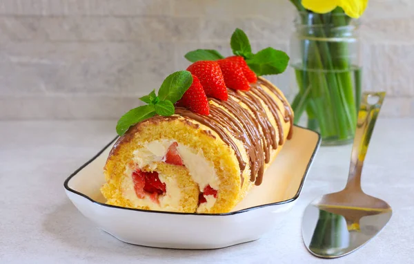 Homemade Swiss Roll Cake Cream Strawberry — Zdjęcie stockowe
