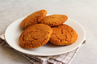 Zencefilli kurabiye tabakta