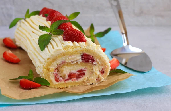 Crème Aardbeienbroodje — Stockfoto