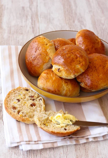 Teekuchen Mit Vollkornrosinen Serviert — Stockfoto