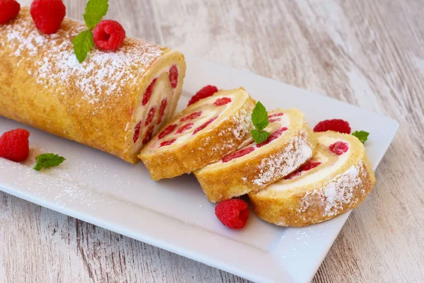 Creamcheese Raspberry Swiss Roll Sliced — Stockfoto