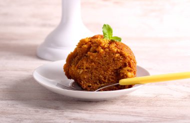 Havuçlu ve fındıklı kek.