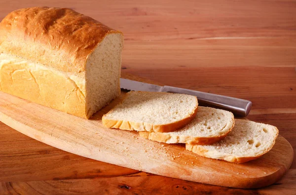 Homemade White Bread Loaf Sliced Wooden Board — Zdjęcie stockowe