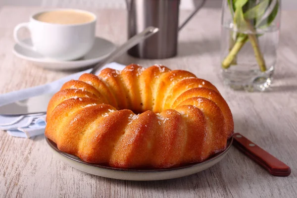 Lime Coconut Ring Cake Served — Stock Photo, Image