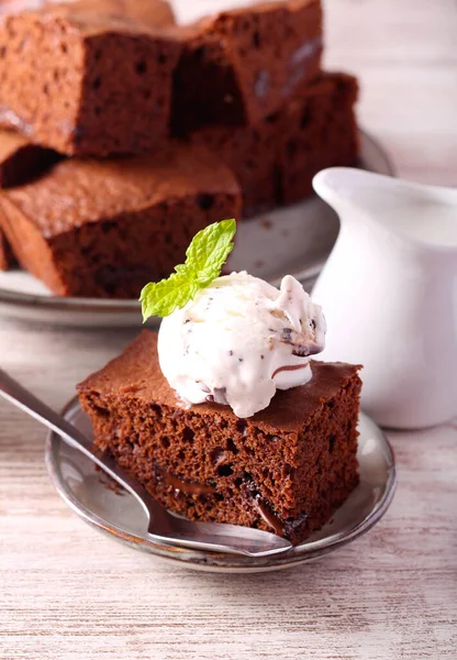 Torta Cioccolato Con Gocce Cioccolato Servita Con Gelato — Foto Stock