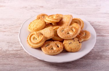 Tabakta çeşitli tereyağlı kurabiyeler